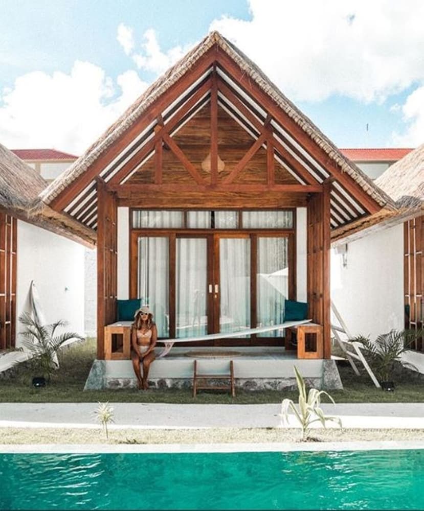 LMBK Surf House