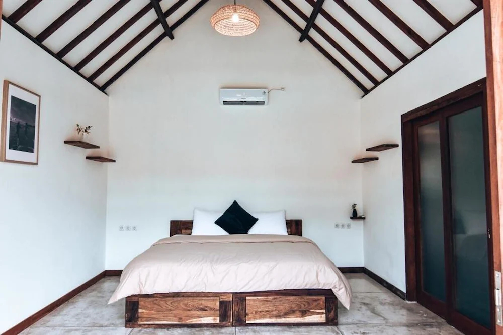 LMBK Surf House