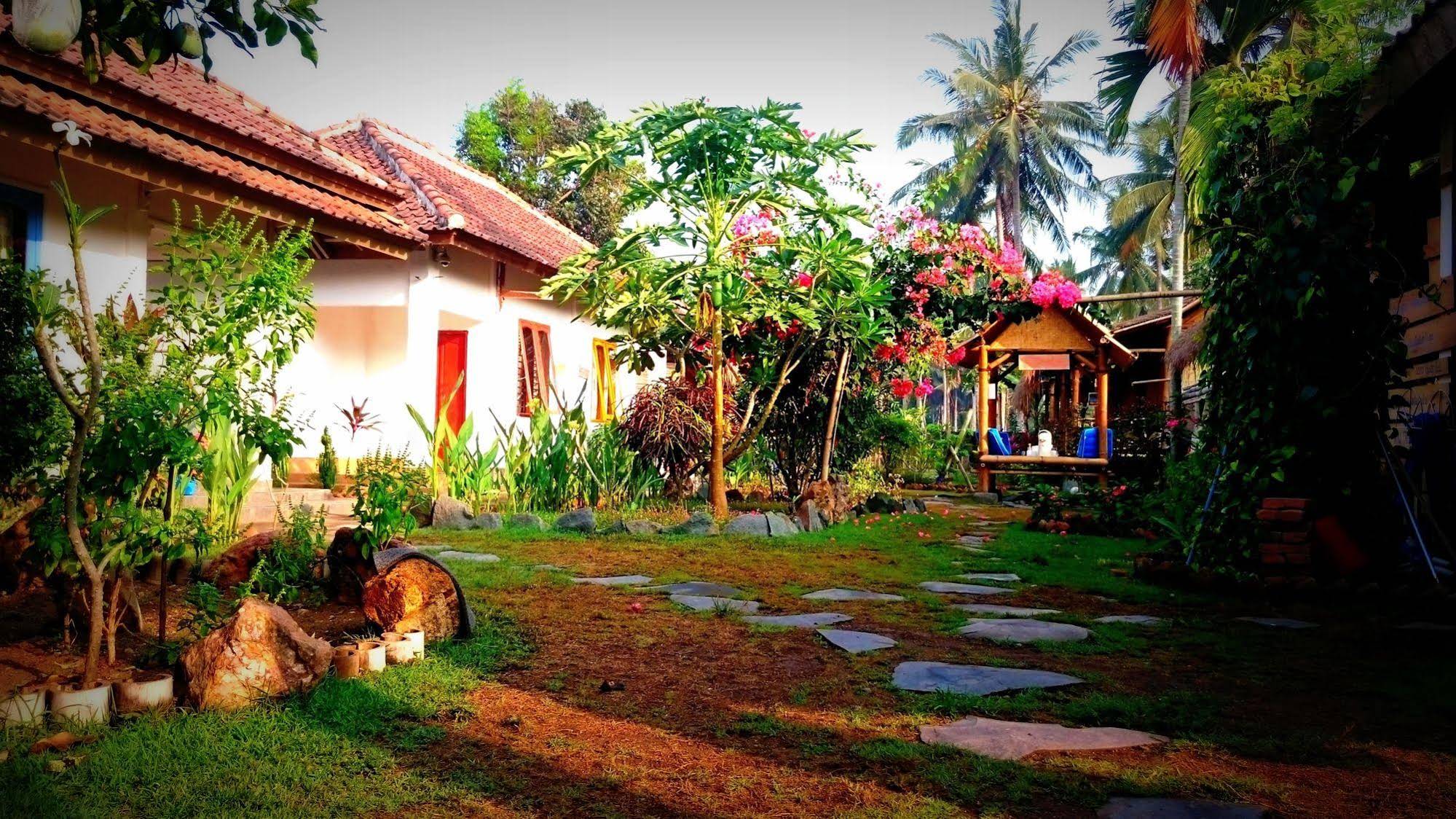 Same Same Bungalows