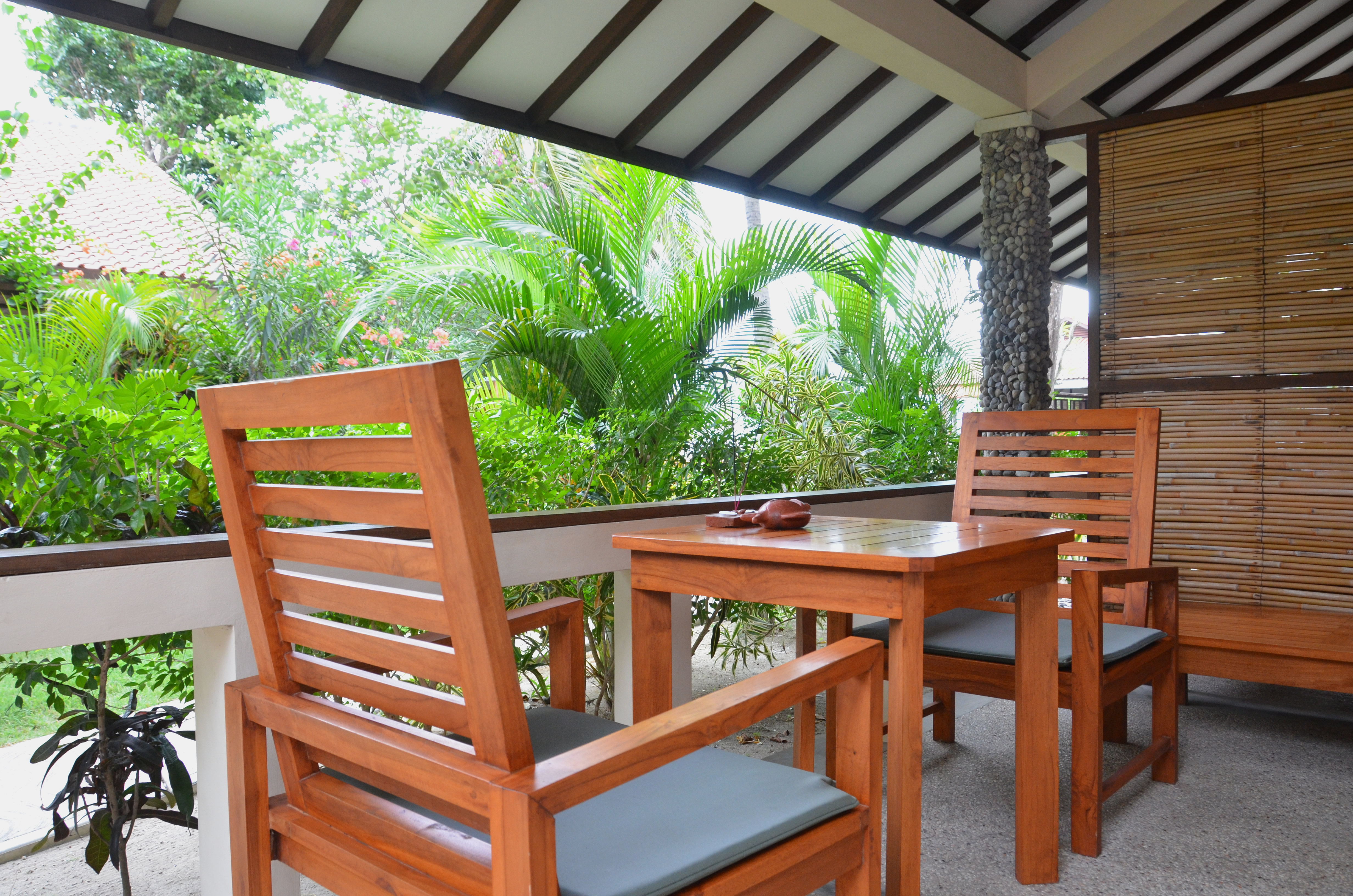 Cocotinos Sekotong Beach Resort