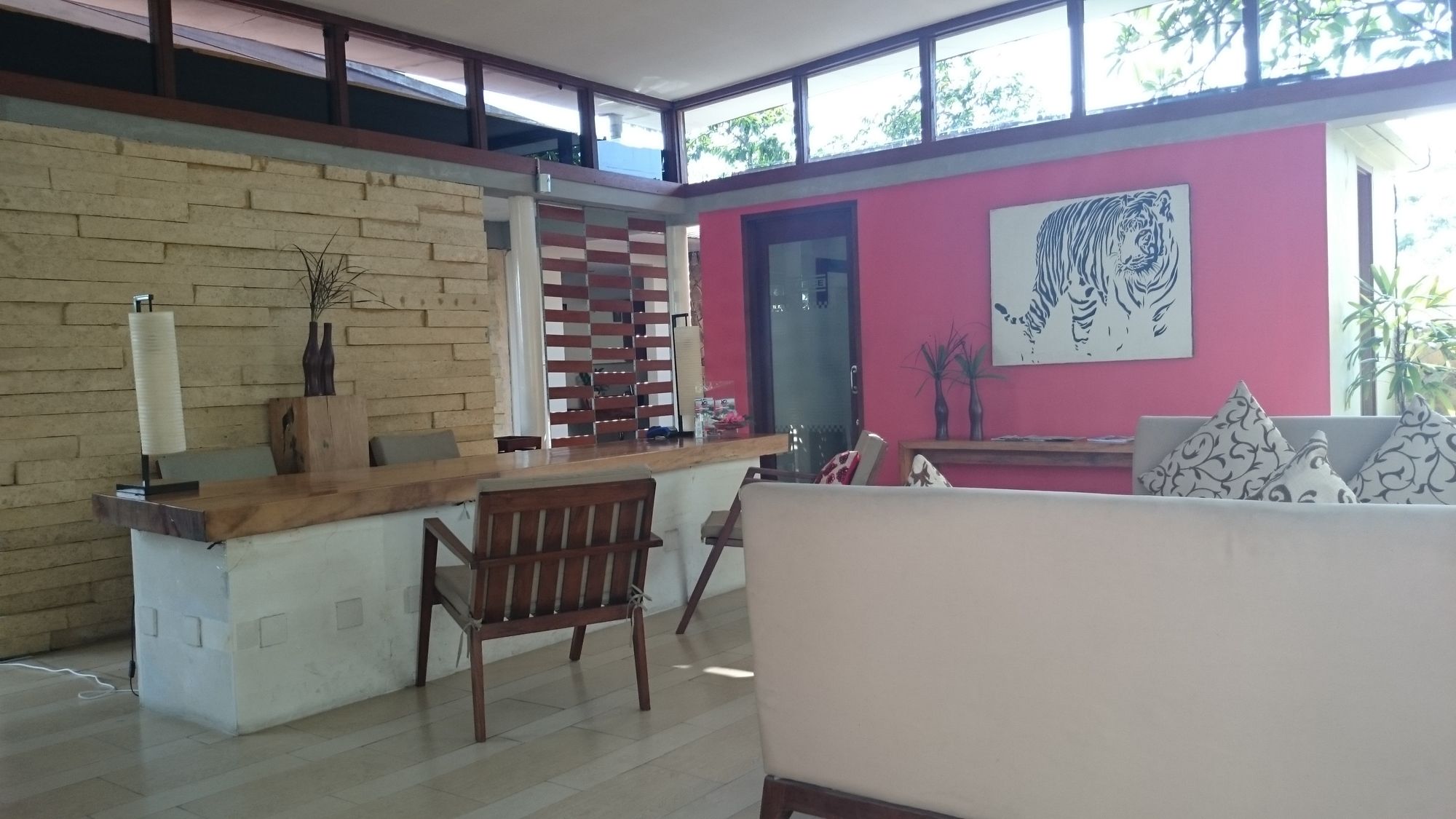 Ayom Suite