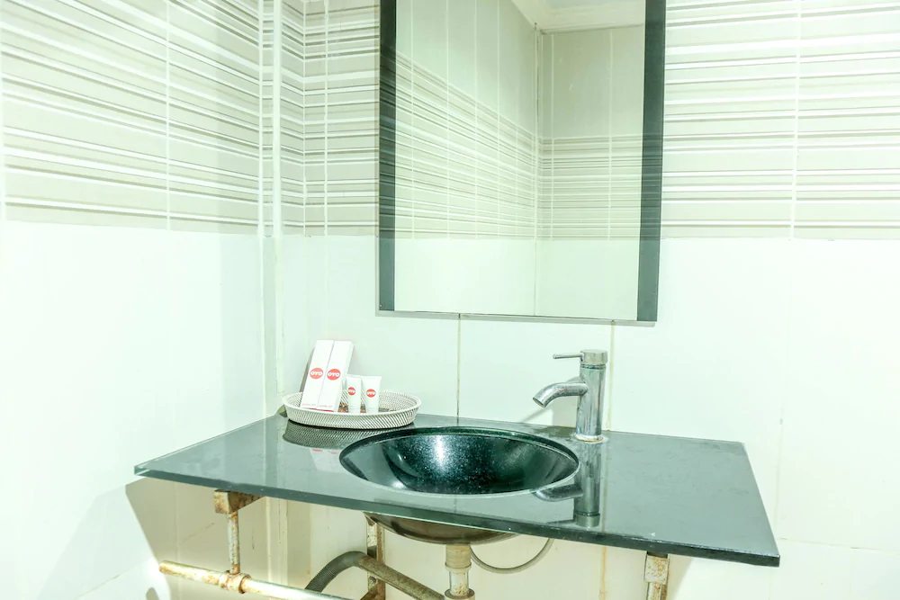 Edotel Praya by OYO Rooms