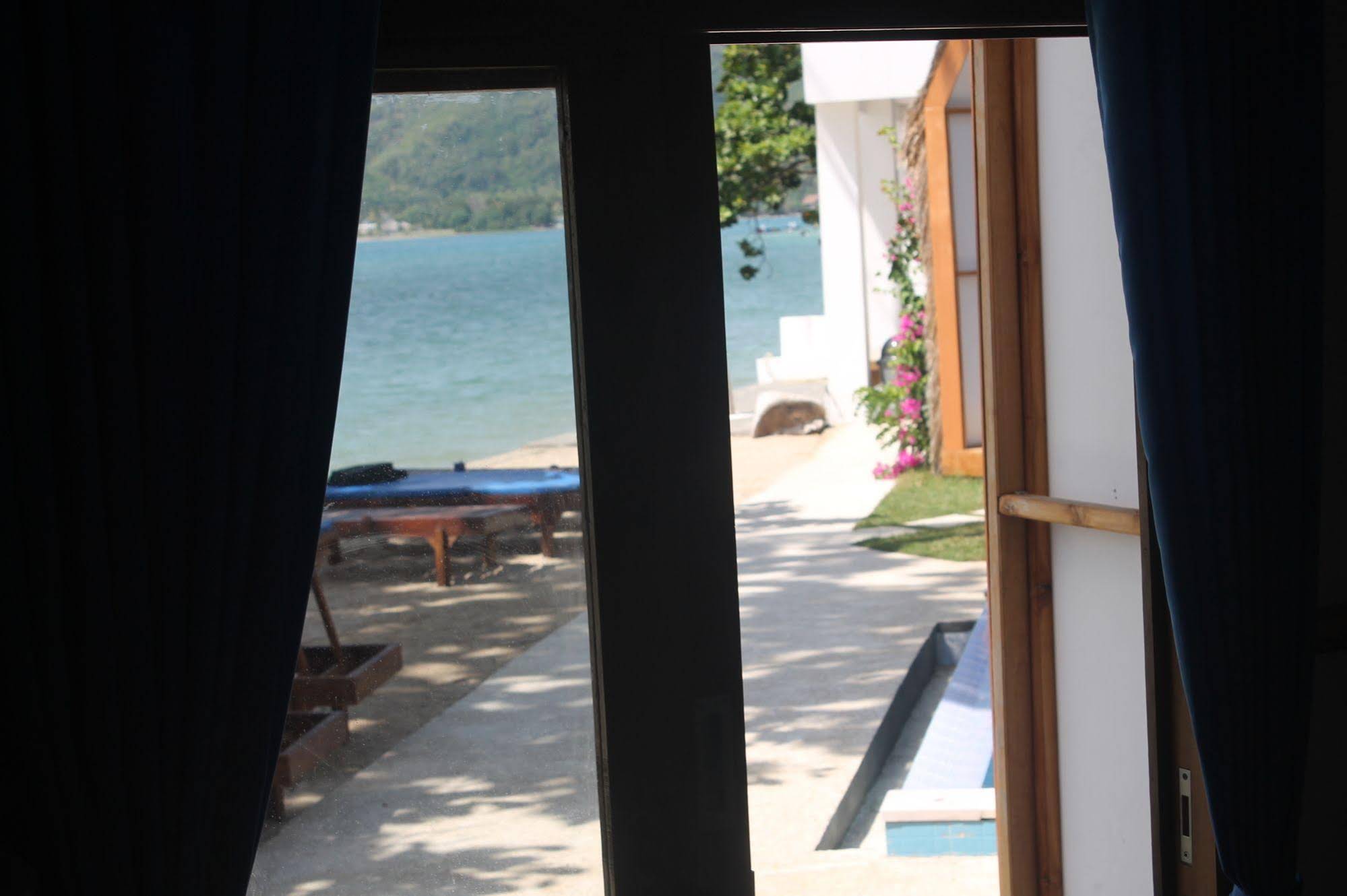 The Place Bungalow & Restaurant Sekotong