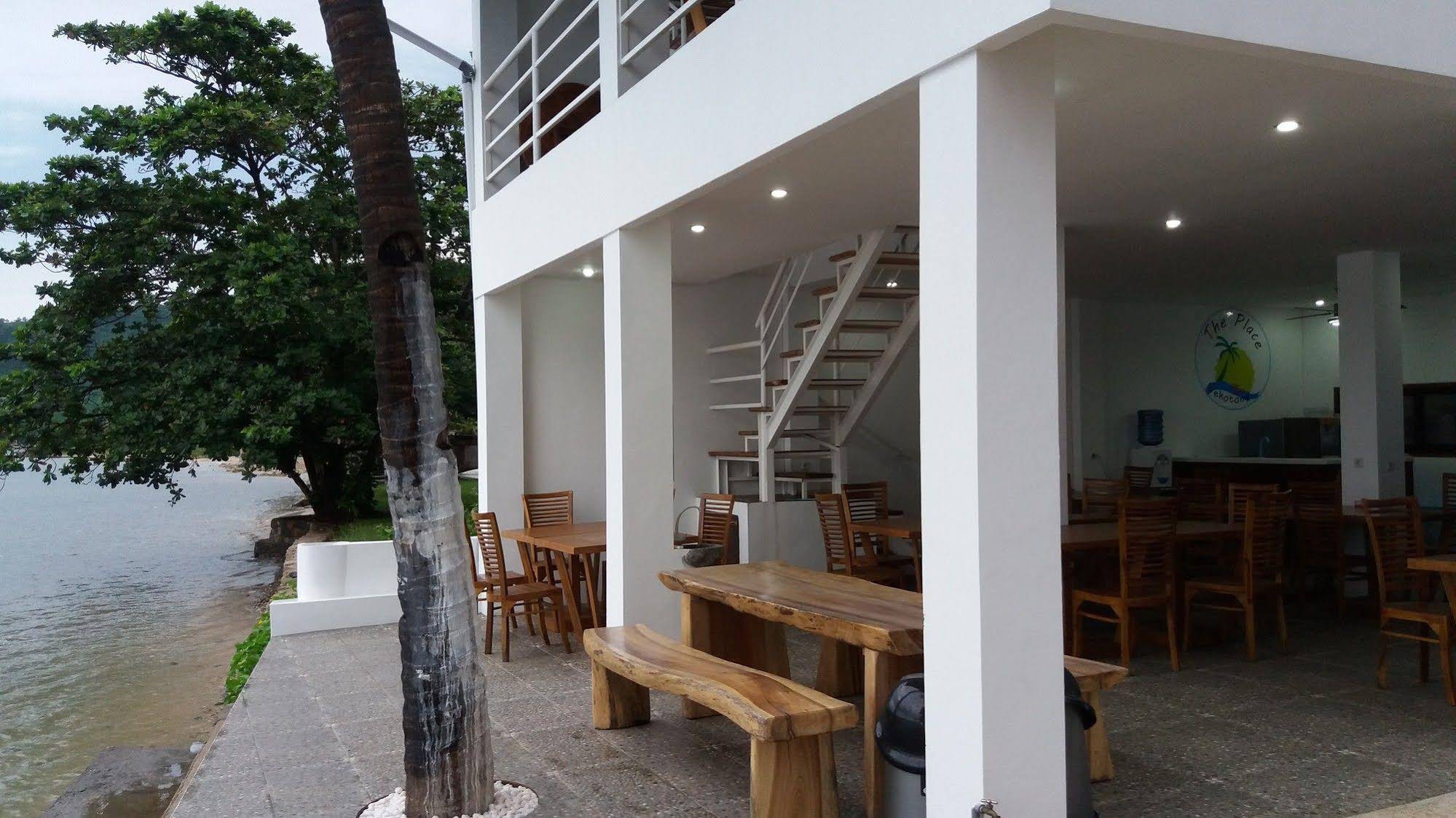 The Place Bungalow & Restaurant Sekotong