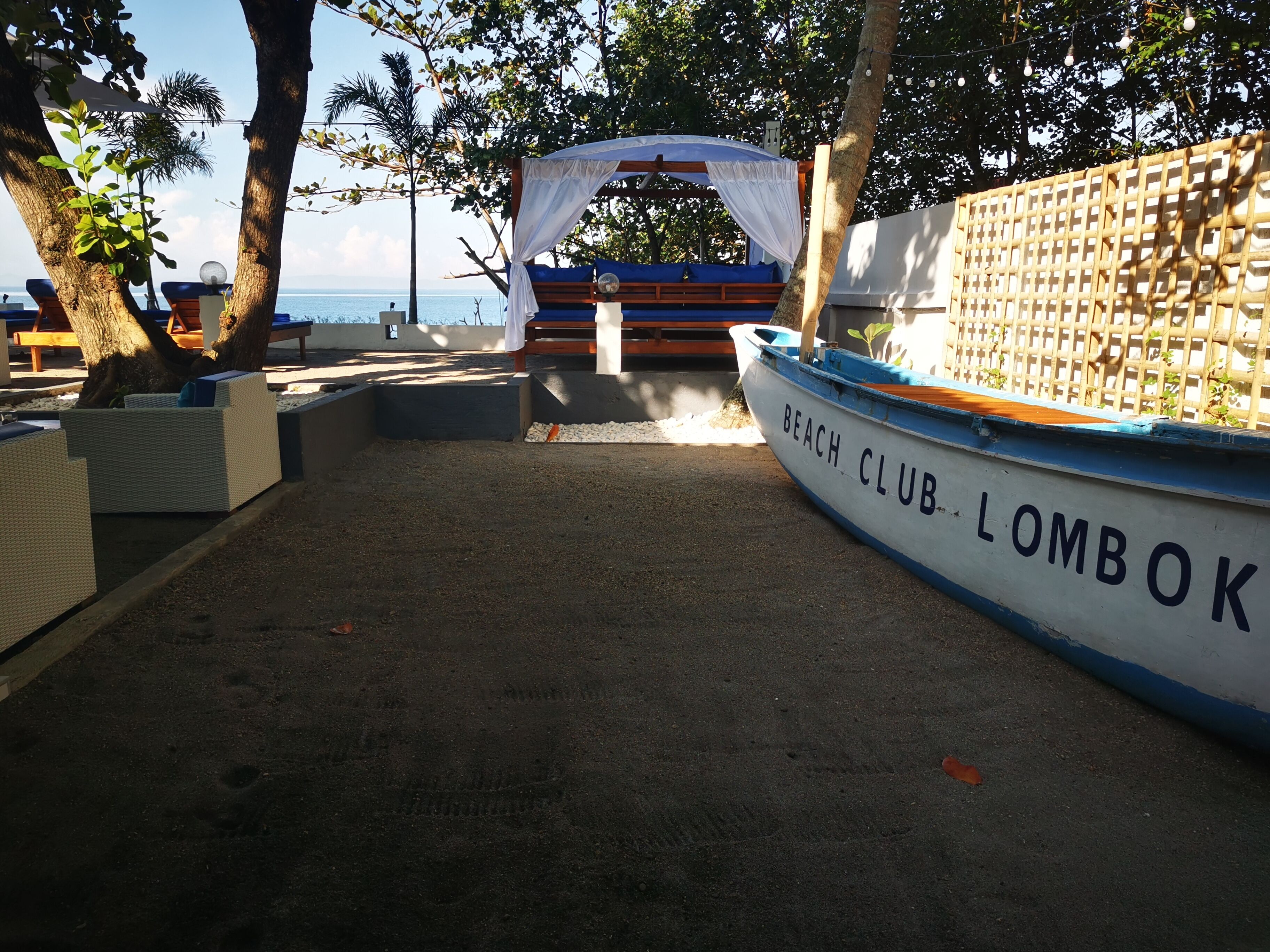 Bale Solah Beach Club & Hotel