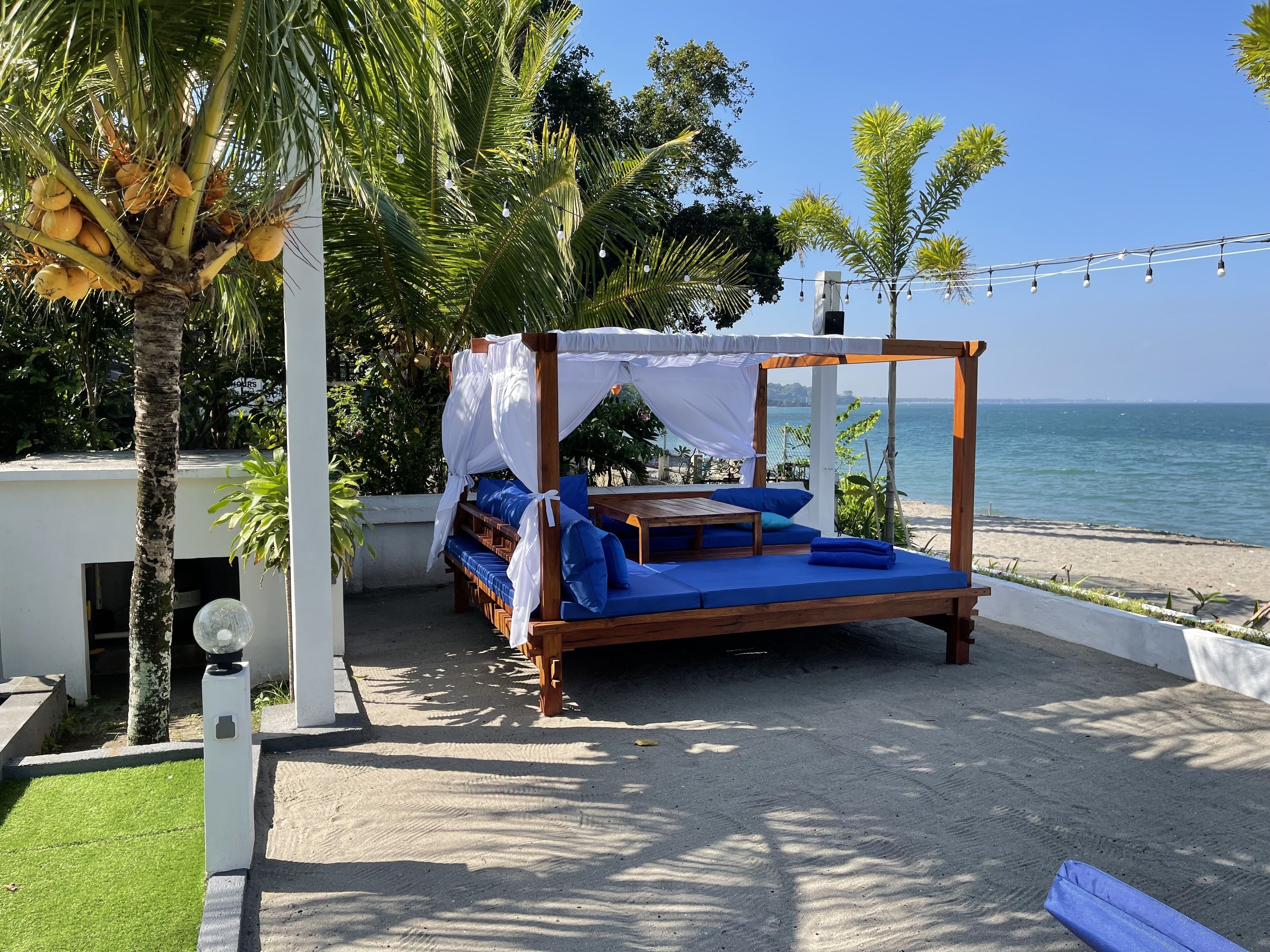 Bale Solah Beach Club & Hotel