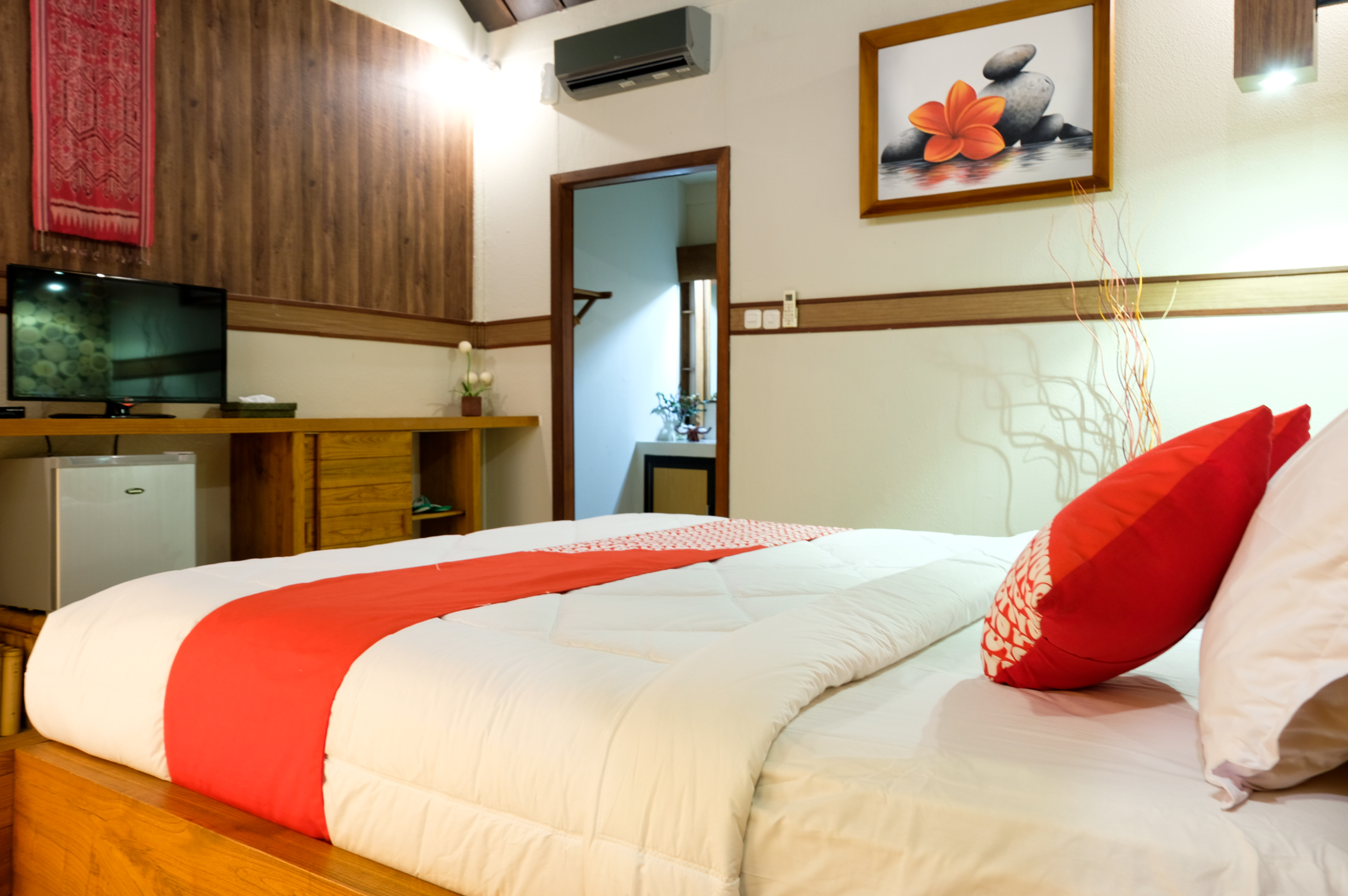RedDoorz Plus @ Raya Senggigi Lombok