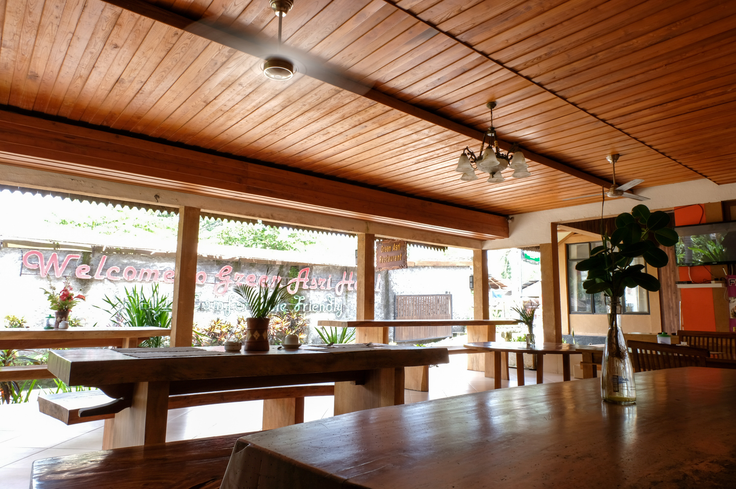 RedDoorz Plus @ Raya Senggigi Lombok