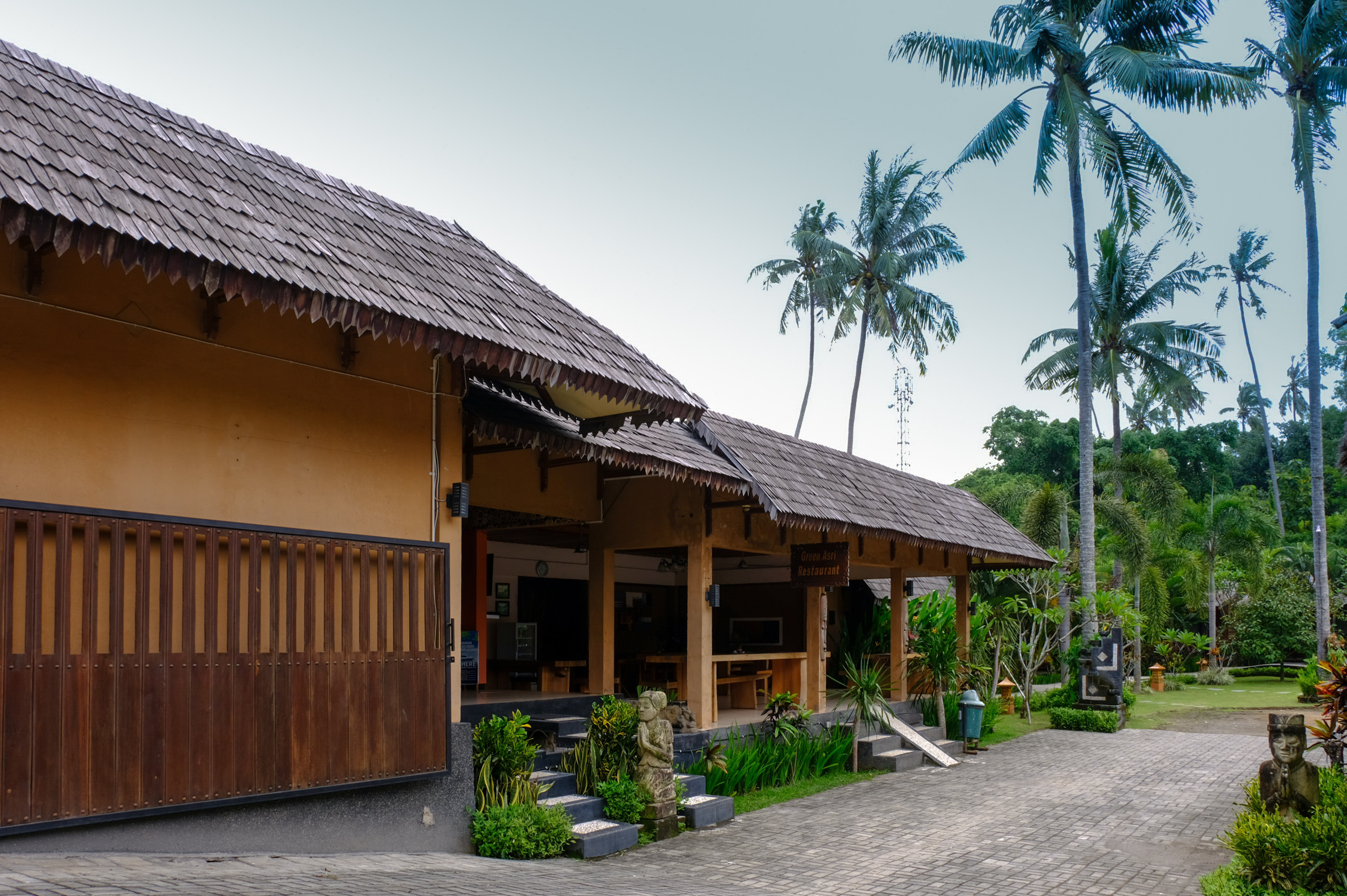 RedDoorz Plus @ Raya Senggigi Lombok