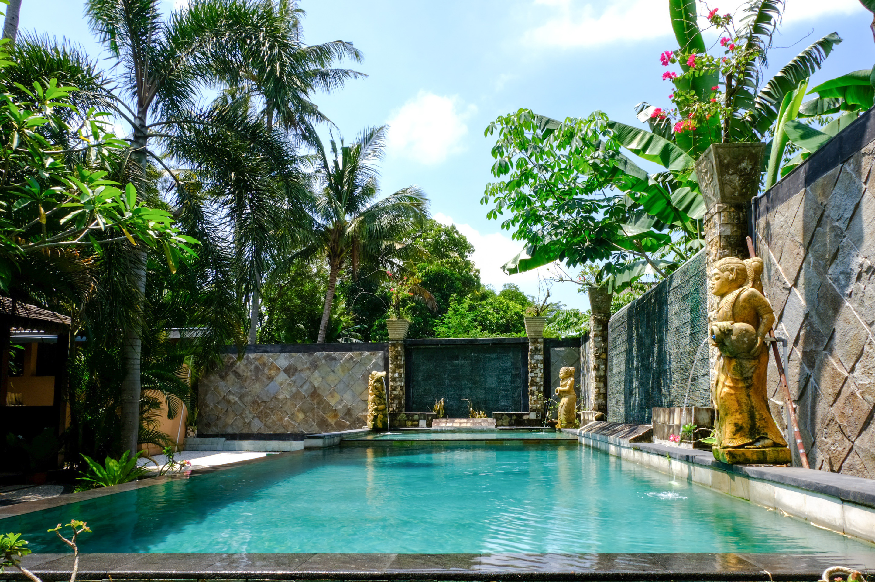 RedDoorz Plus @ Raya Senggigi Lombok