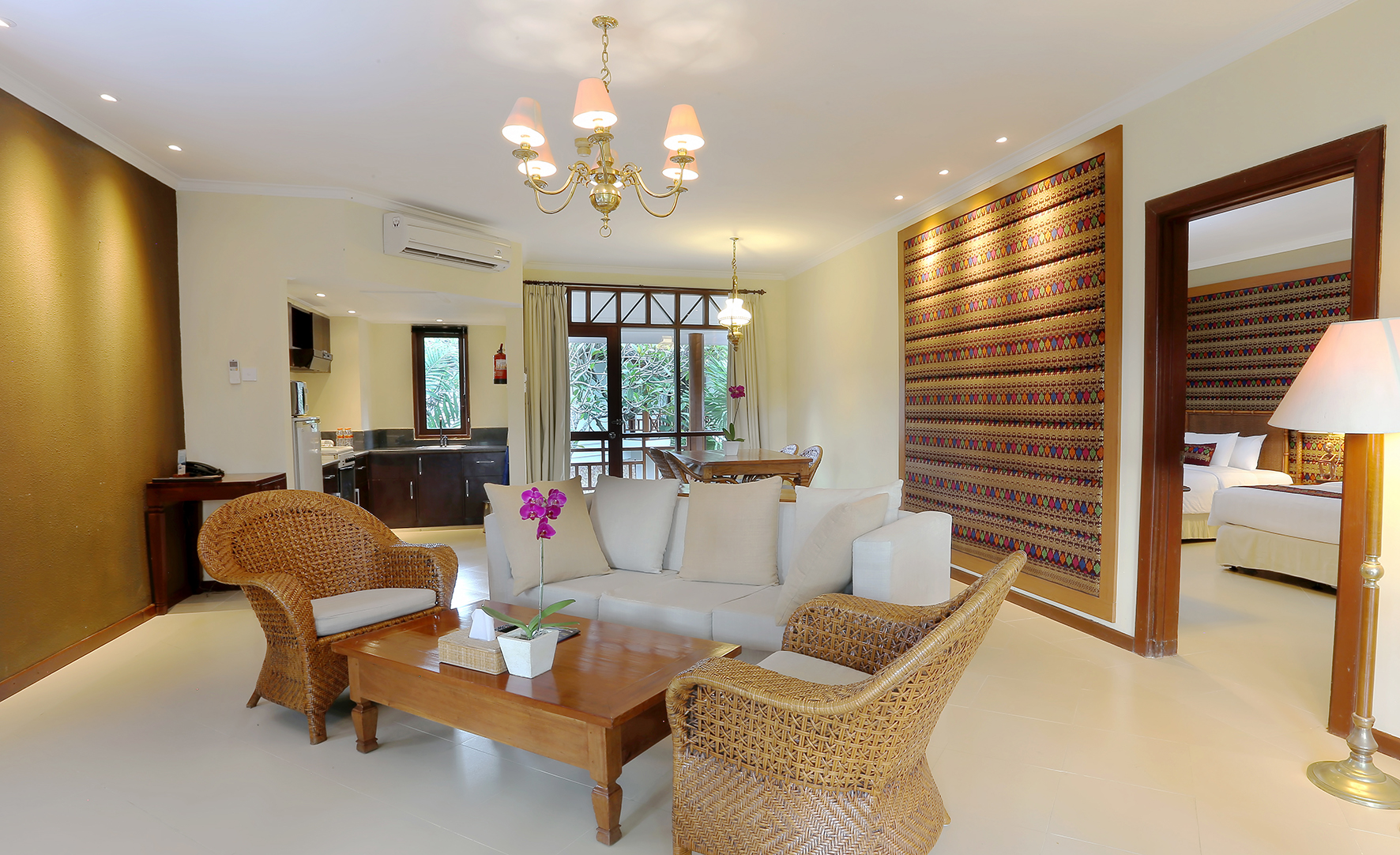 Mangsit Suites