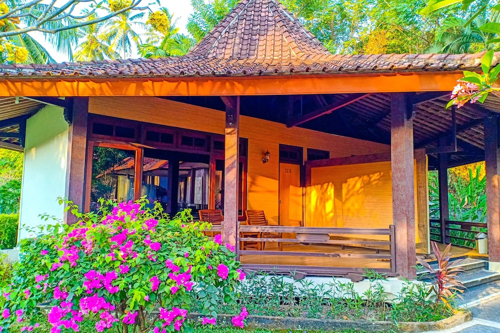Mascot Beach Resort by OYO Rooms
