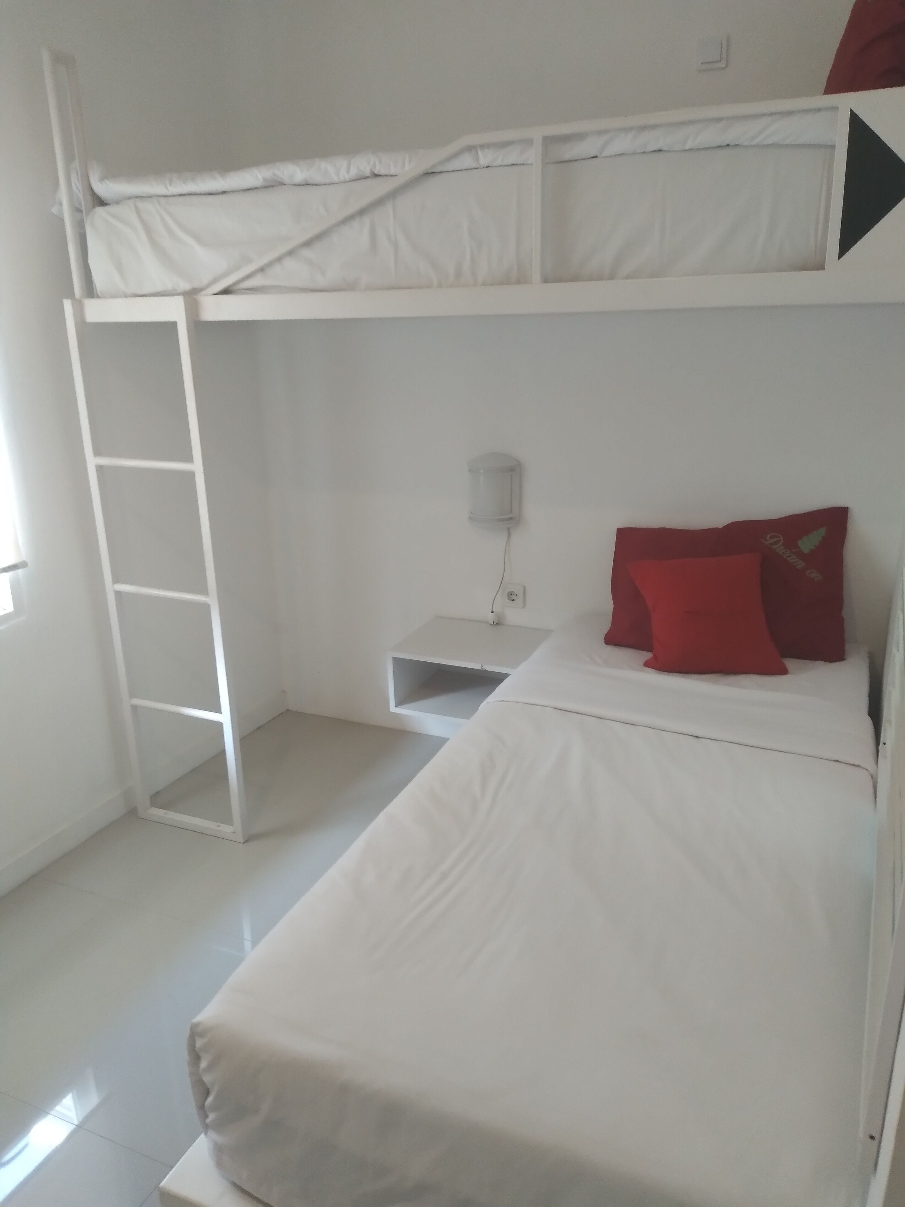 Poppies Senggigi Hostel