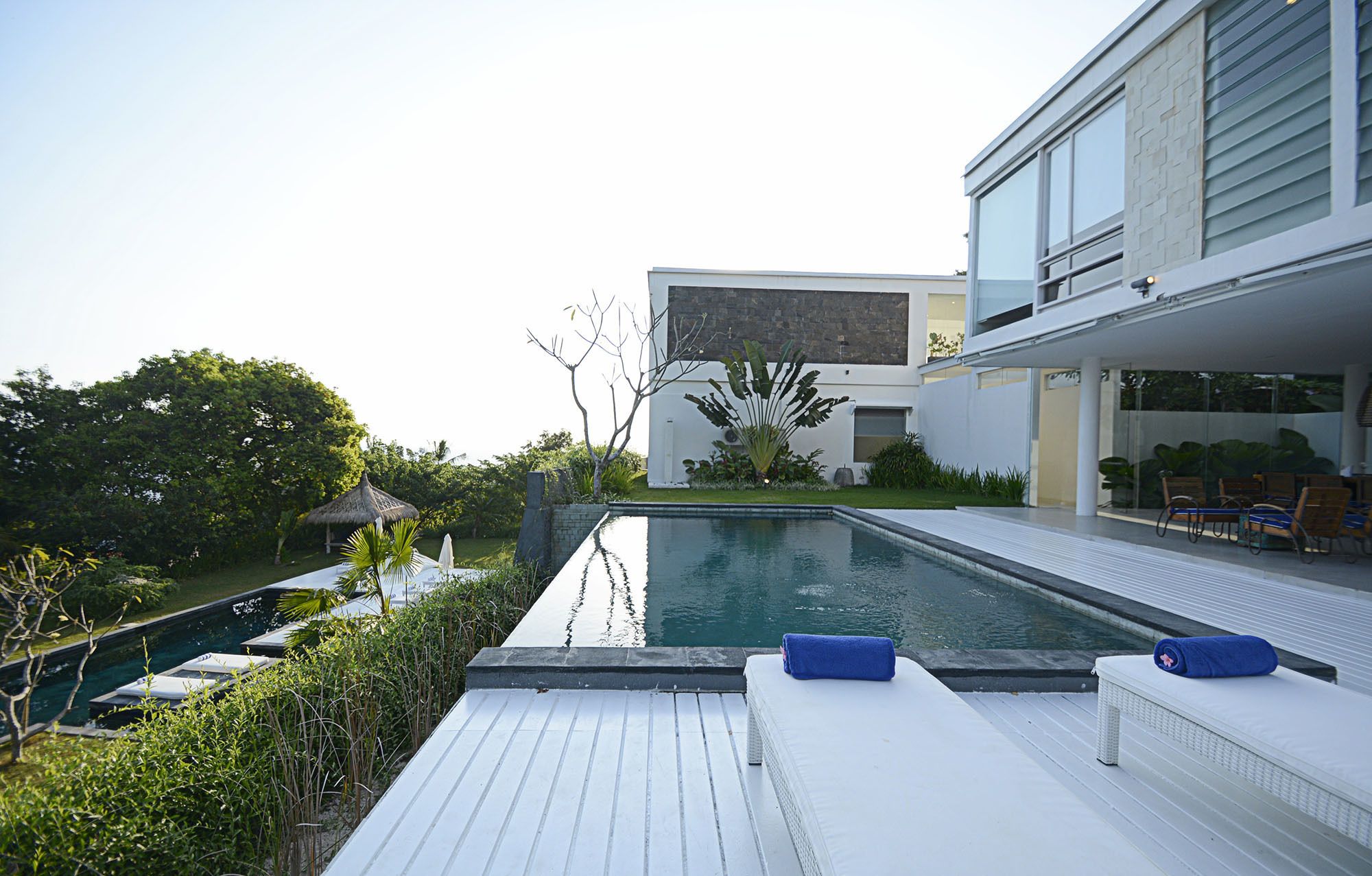 Villa L