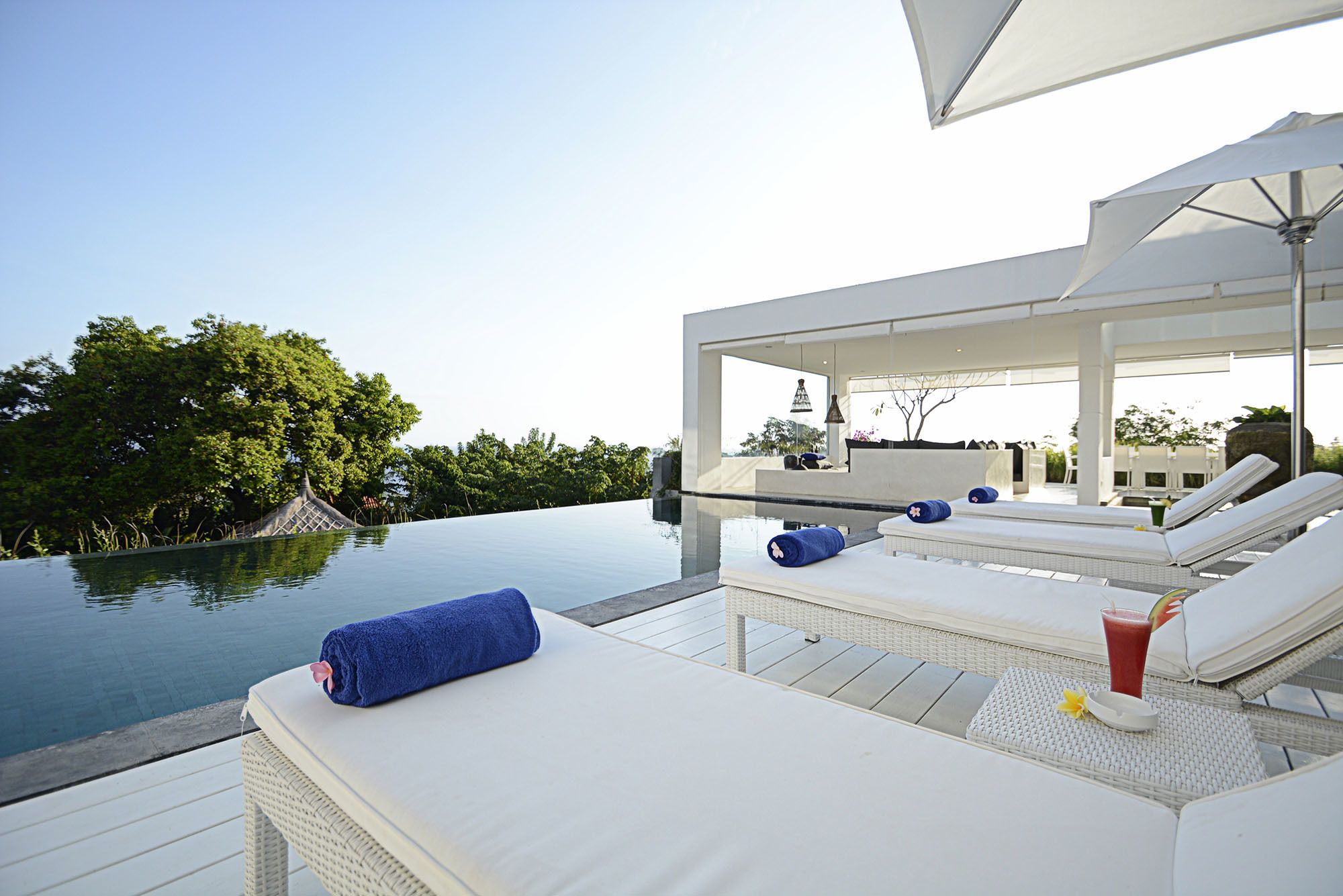 Villa L