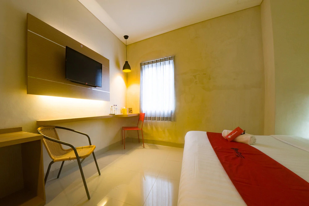 Budget Hotel by RedDoorz