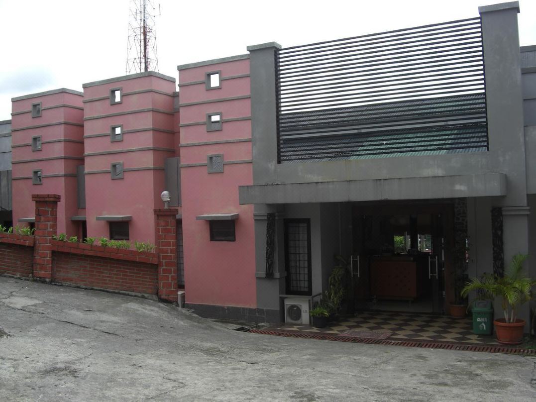 Hotel New Season and Cafe
