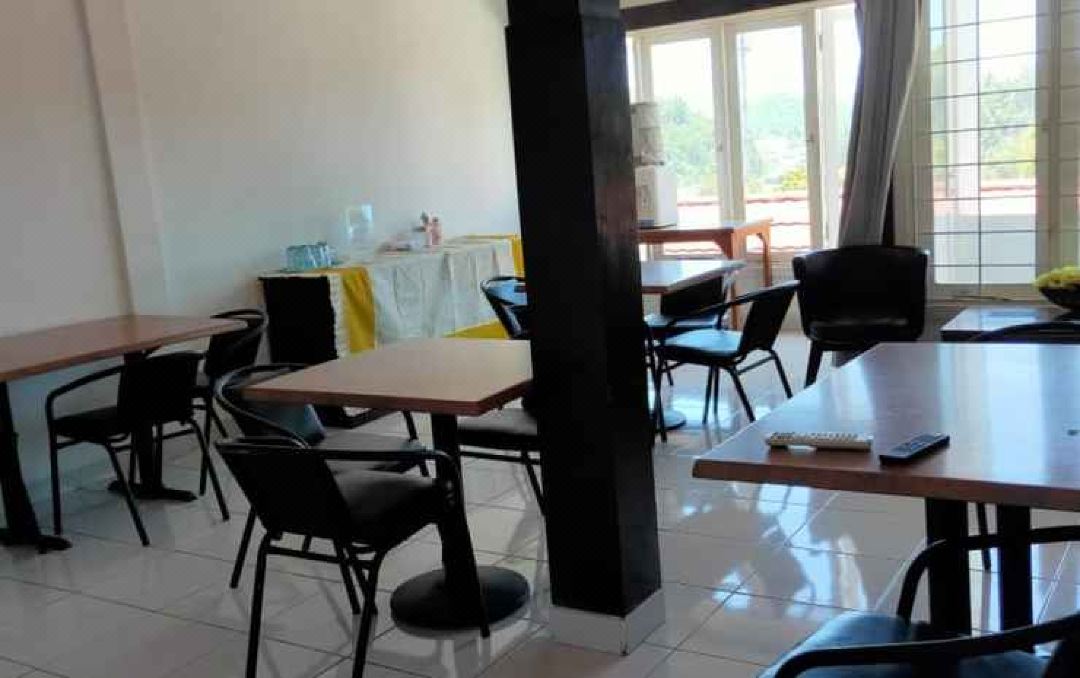 Hotel New Season and Cafe