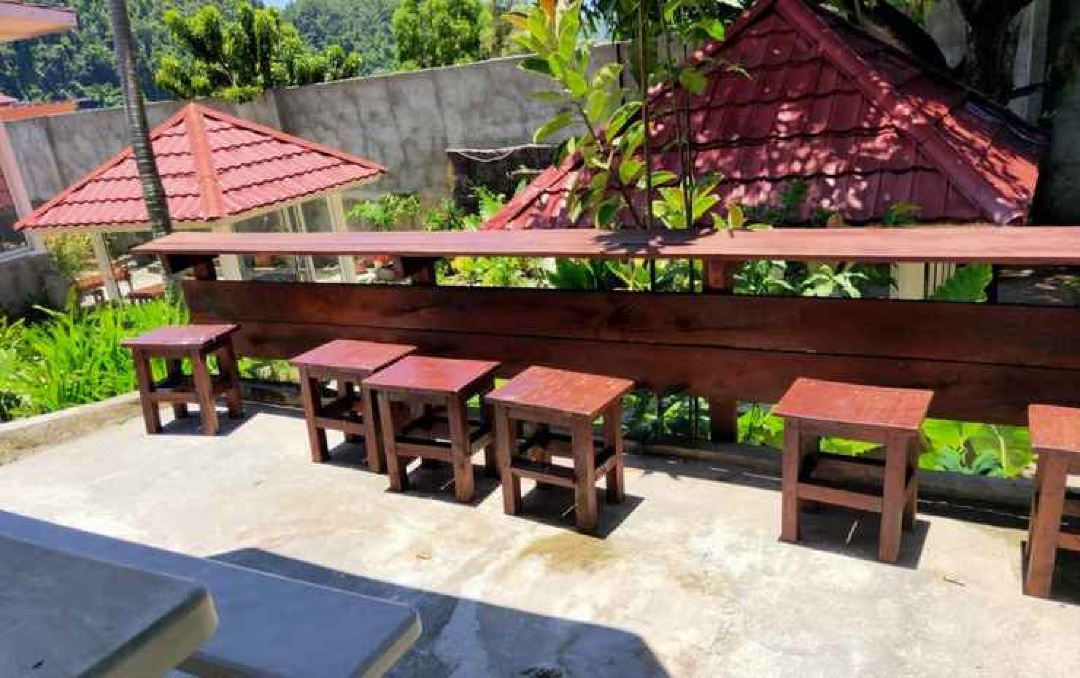 Hotel New Season and Cafe