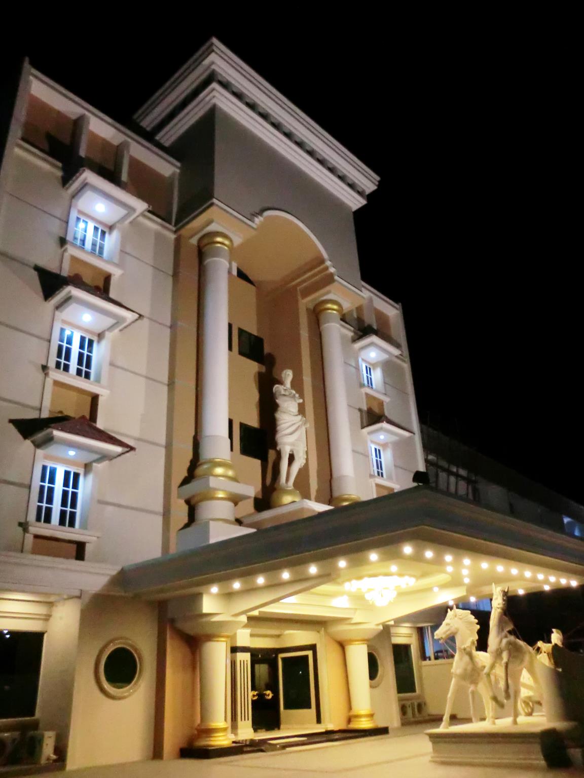 Le Premiere Hotel