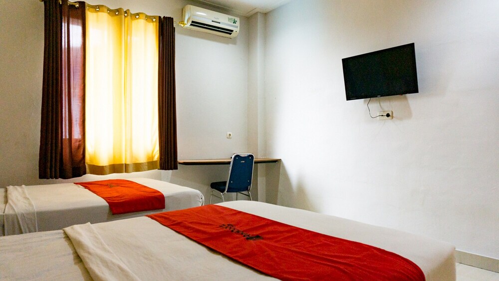 Viona Hotel by RedDoorz