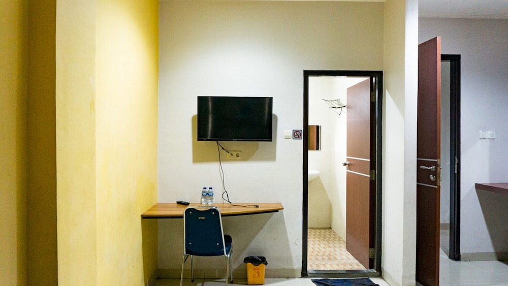 Viona Hotel by RedDoorz