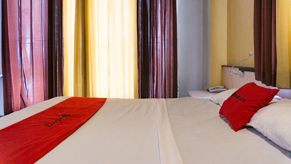 Viona Hotel by RedDoorz