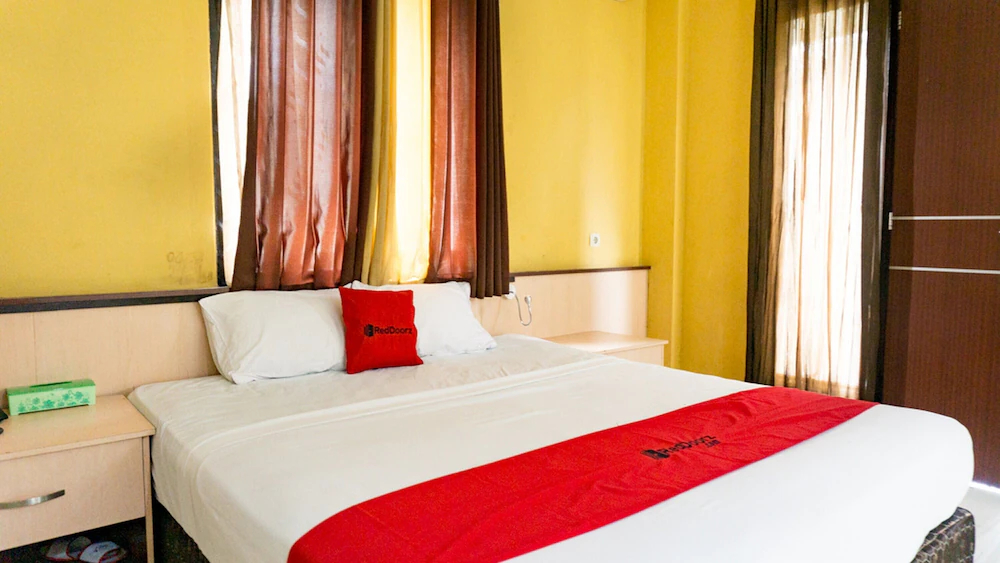 Viona Hotel by RedDoorz