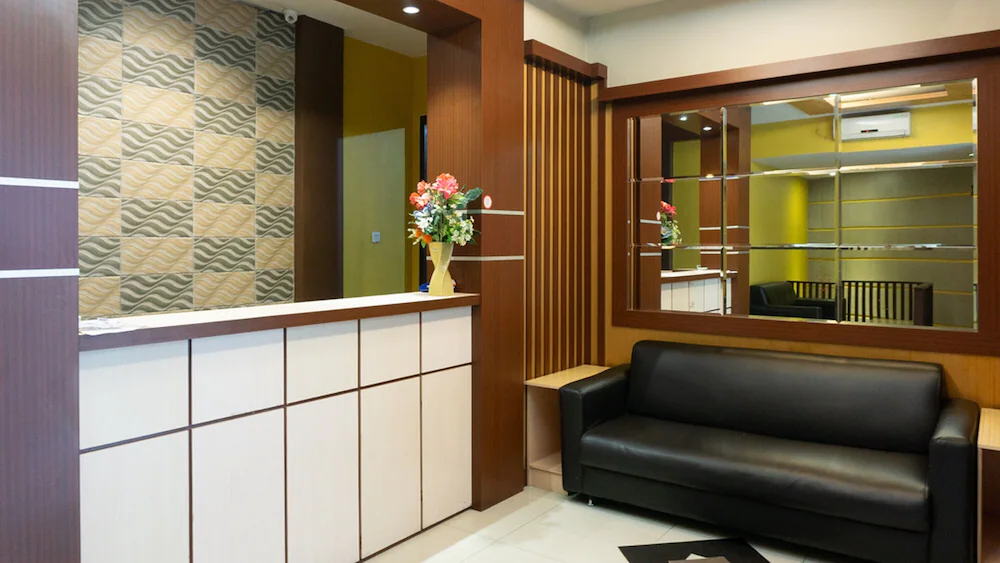 Viona Hotel by RedDoorz