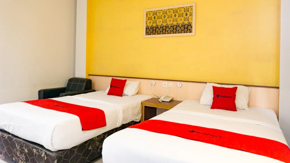 Viona Hotel by RedDoorz