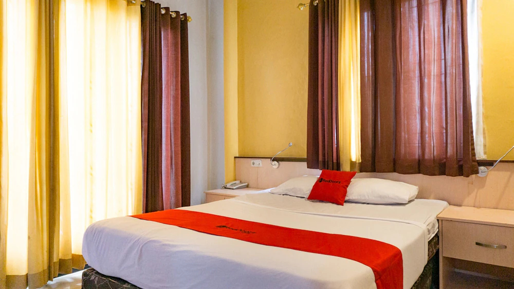 Viona Hotel by RedDoorz