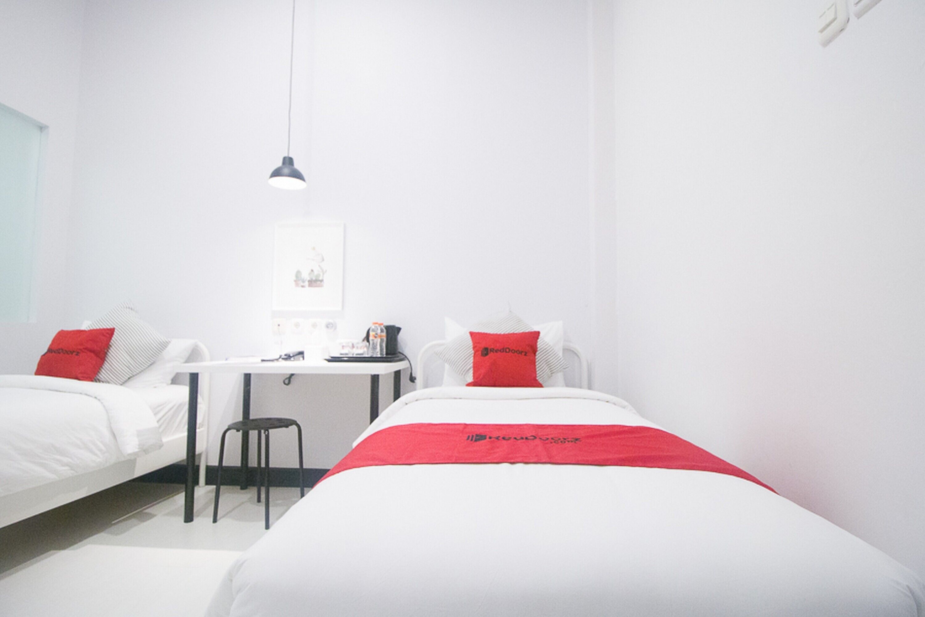 The Alexander Hotel by RedDoorz