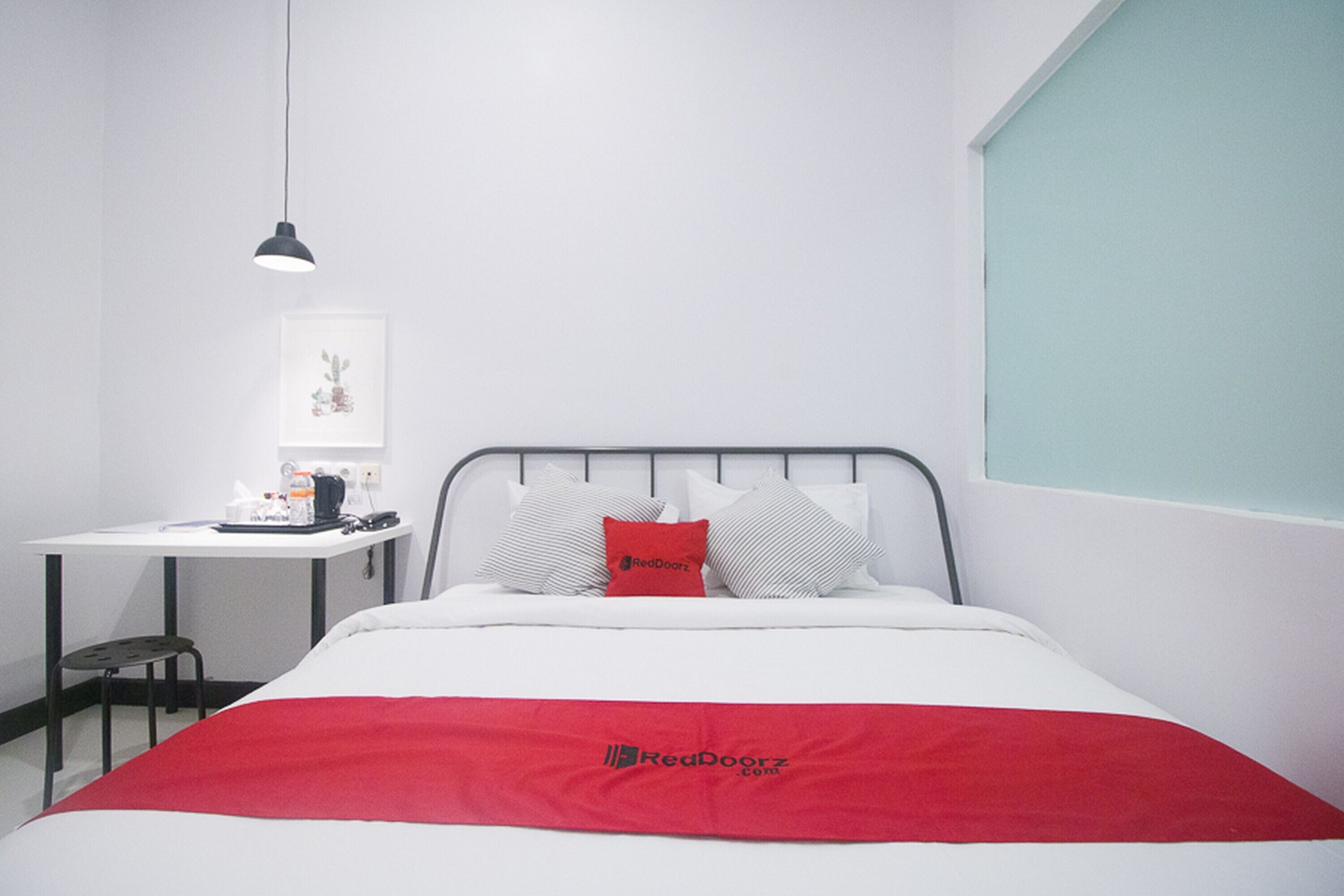 The Alexander Hotel by RedDoorz