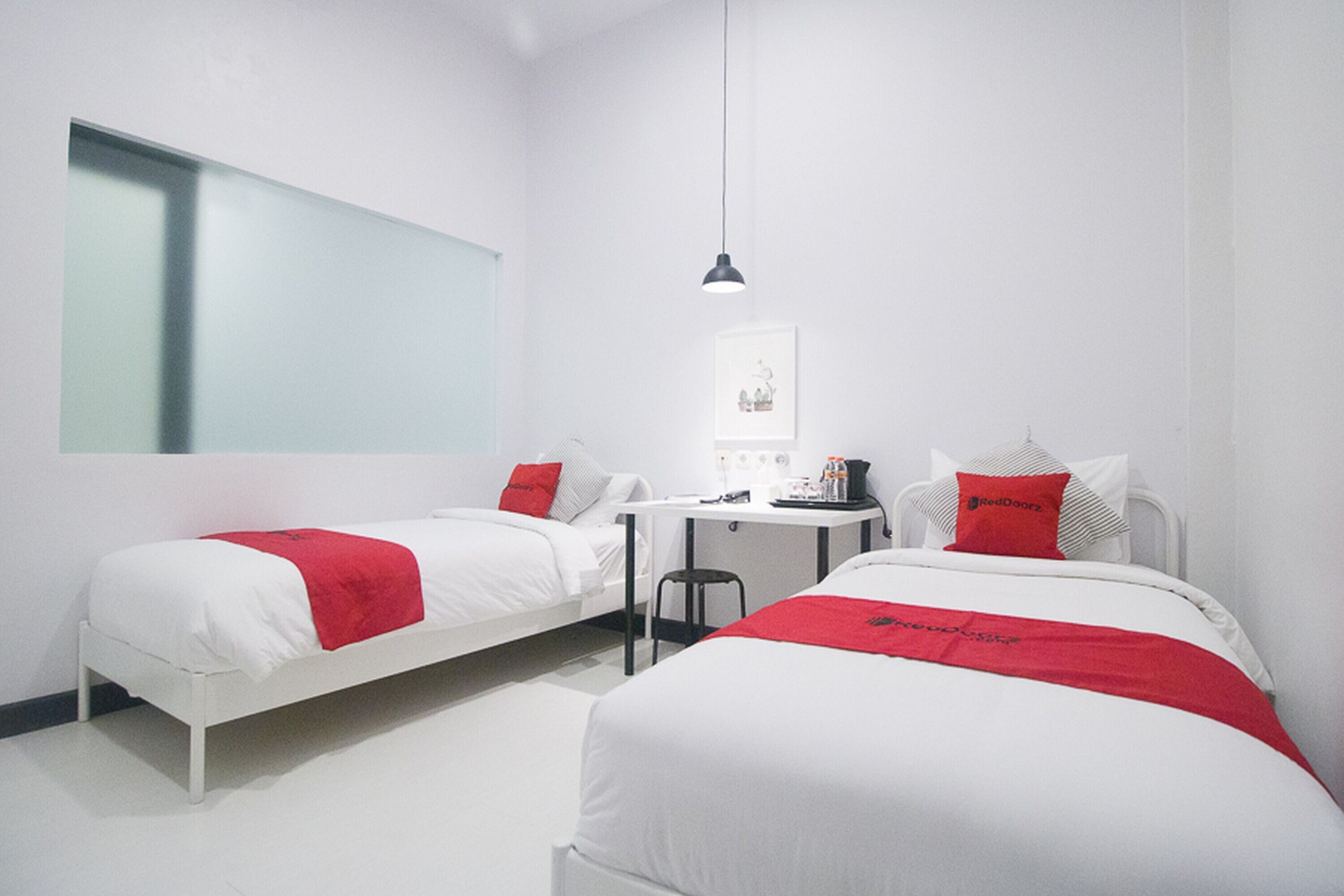 The Alexander Hotel by RedDoorz