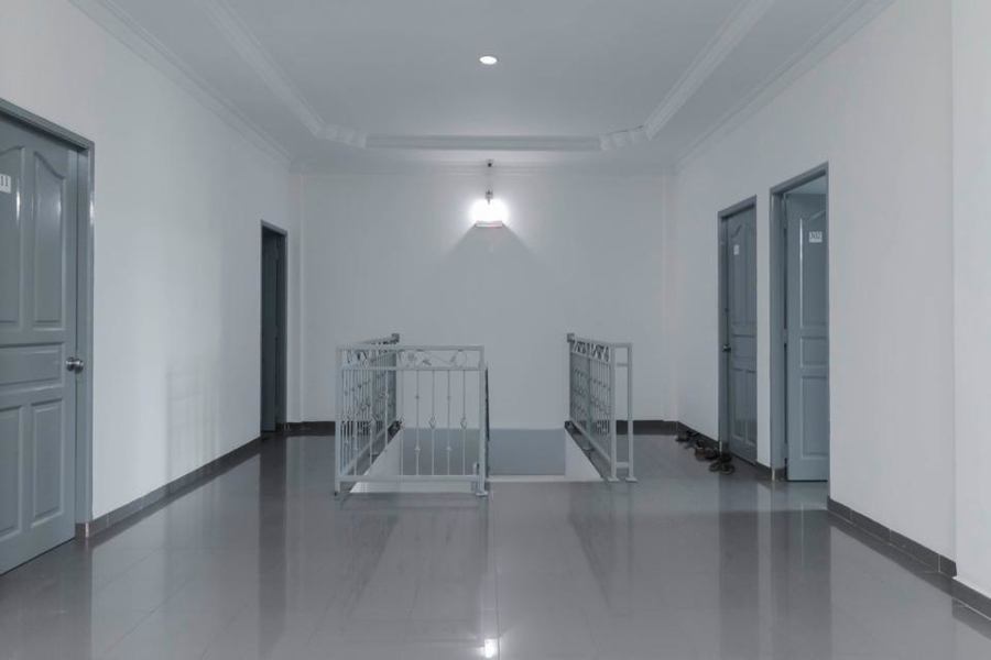 Cosmopolitan Guesthouse by RedDoorz