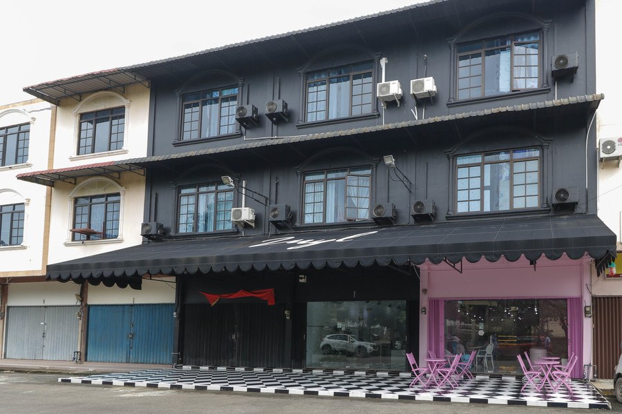 Cosmopolitan Guesthouse by RedDoorz