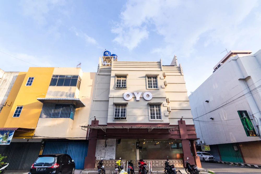 D-one Hotel by OYO Rooms