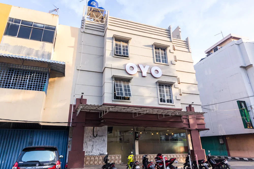 D-one Hotel by OYO Rooms