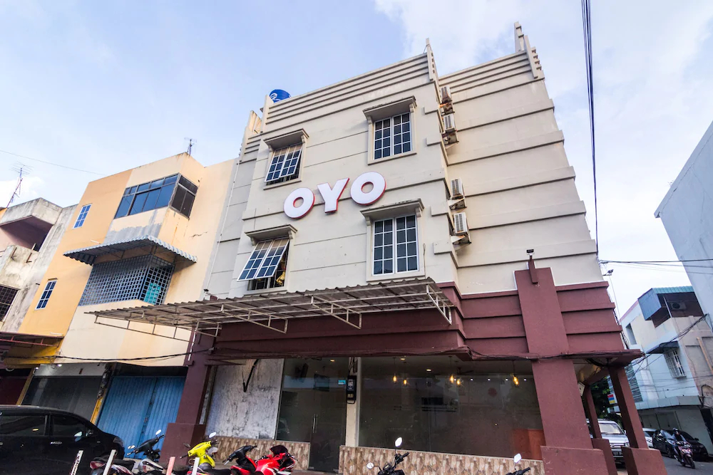 D-one Hotel by OYO Rooms