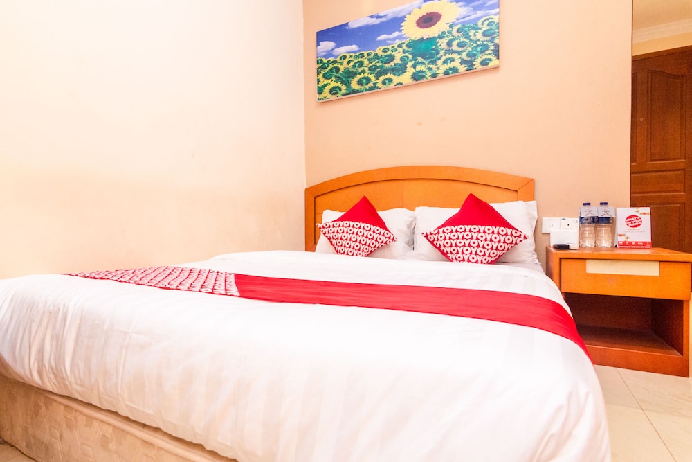 D-one Hotel by OYO Rooms