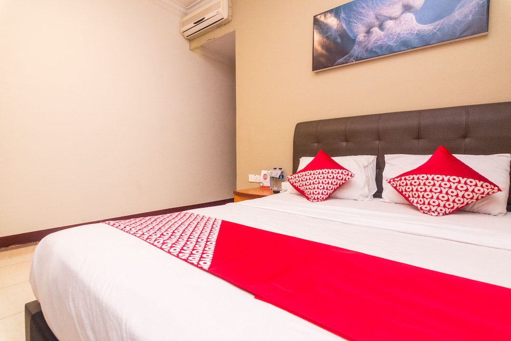 D-one Hotel by OYO Rooms