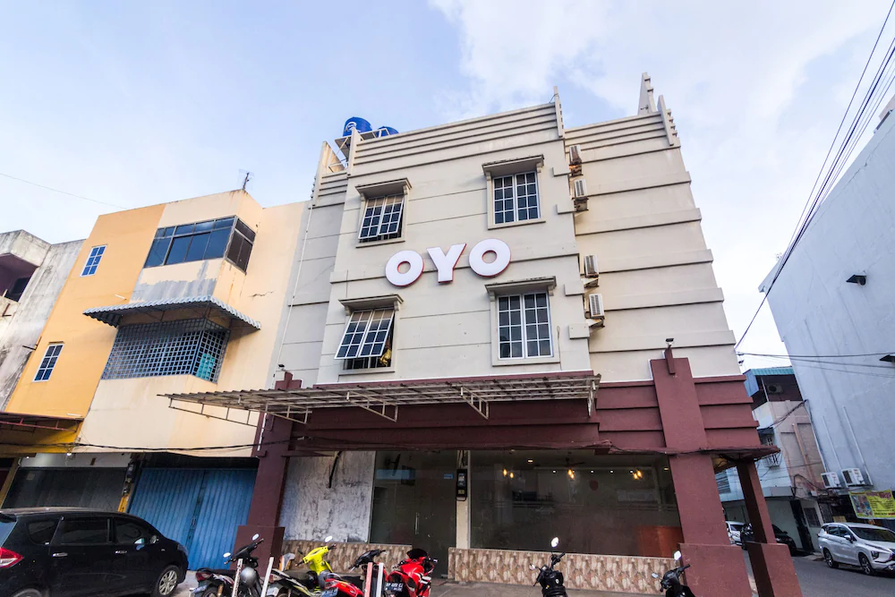 D-one Hotel by OYO Rooms