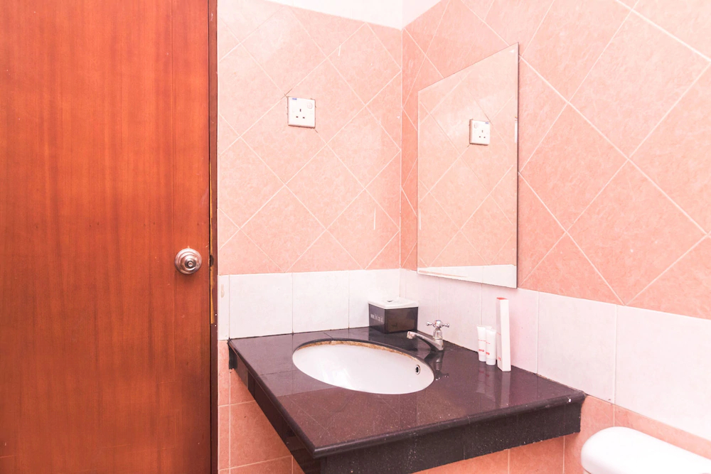 D-one Hotel by OYO Rooms