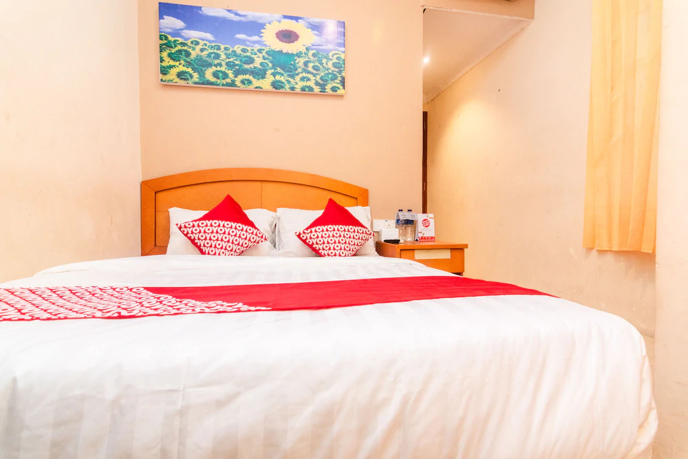 D-one Hotel by OYO Rooms