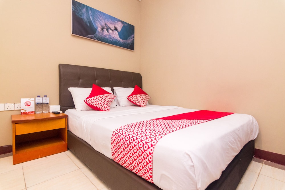 D-one Hotel by OYO Rooms