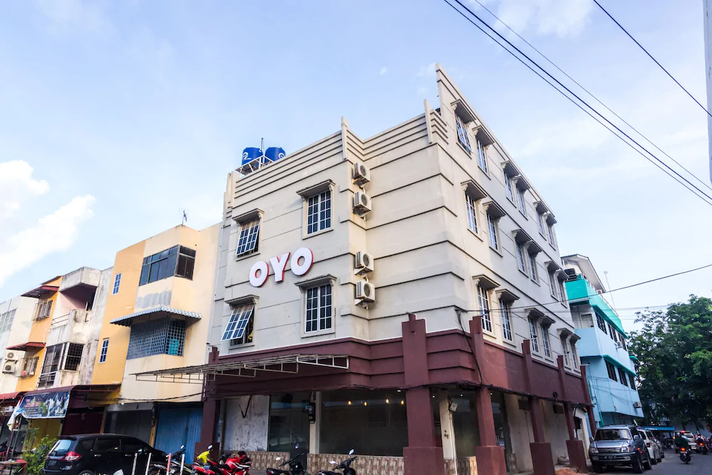 D-one Hotel by OYO Rooms