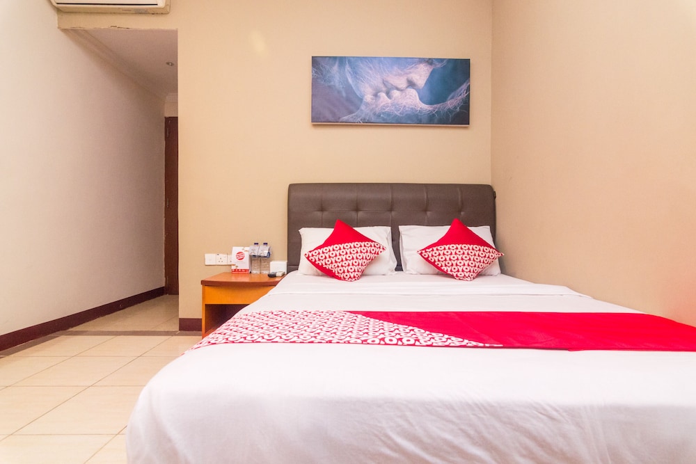 D-one Hotel by OYO Rooms