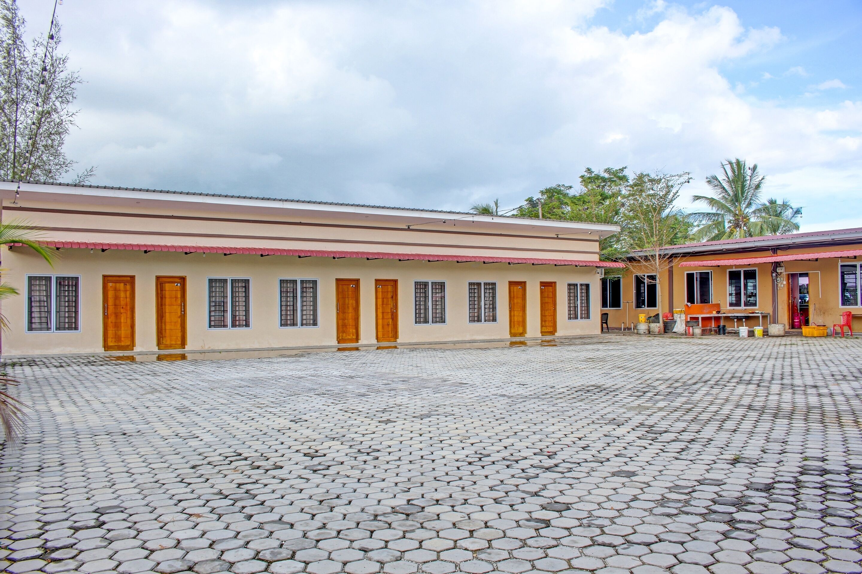 Homestay Daniel 76 by OYO