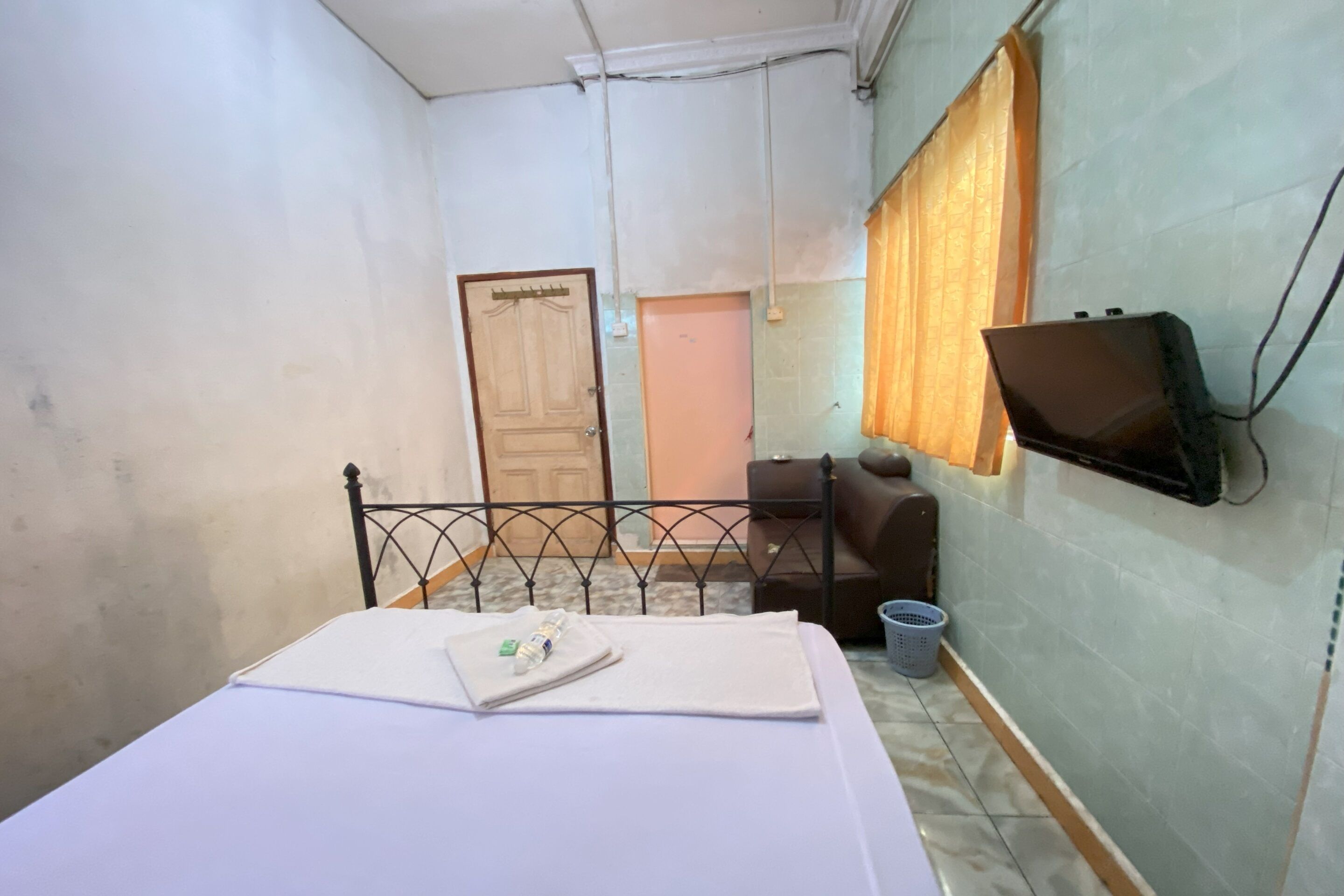 Hotel California 2 by OYO