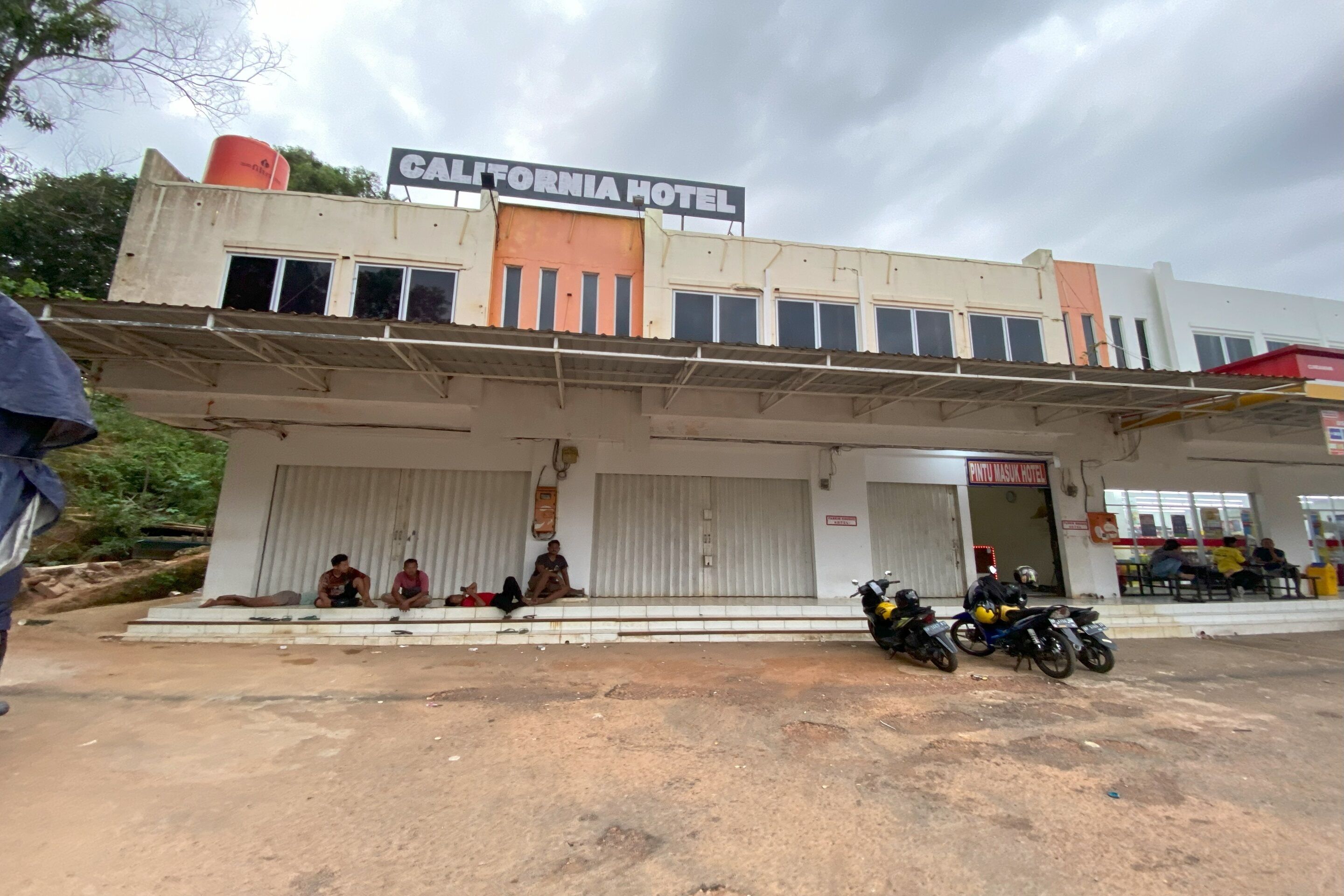 Hotel California 2 by OYO